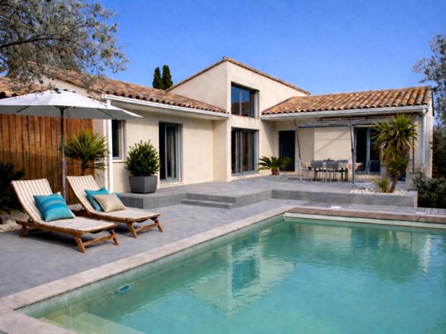 Villa Maussane Les Alpilles 130 m2 habitables sur 700 m2 arboré et clos Piscine au sel