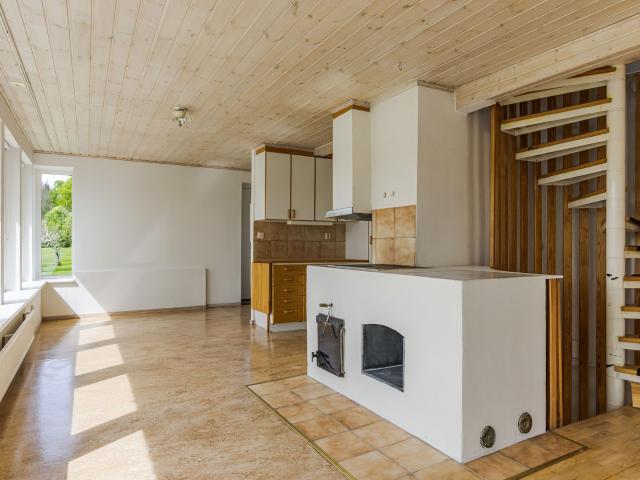 Villa med sjötomt 6 km norr om Motala 140 m² 11 500 kr