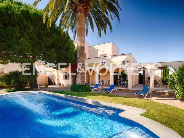 Villa mediterranea con orientacion sur oeste 226m² Empuriabrava