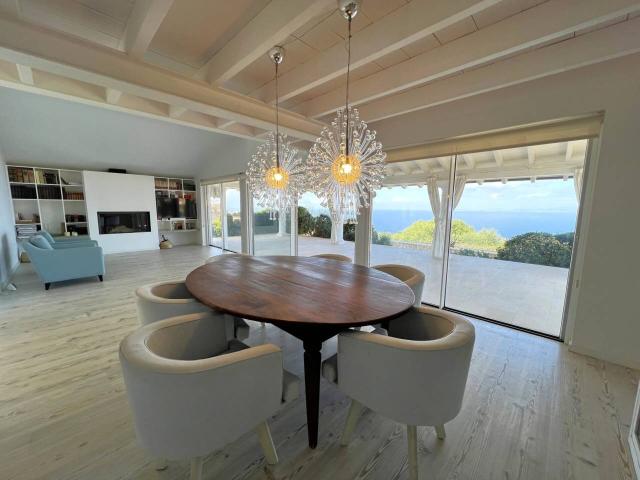 Villa mediterránea con espectaculares vistas al mar en Bahía Azul