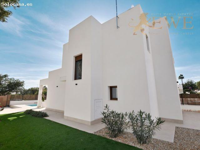Villa mediterránea con piscina en Cabo Roig