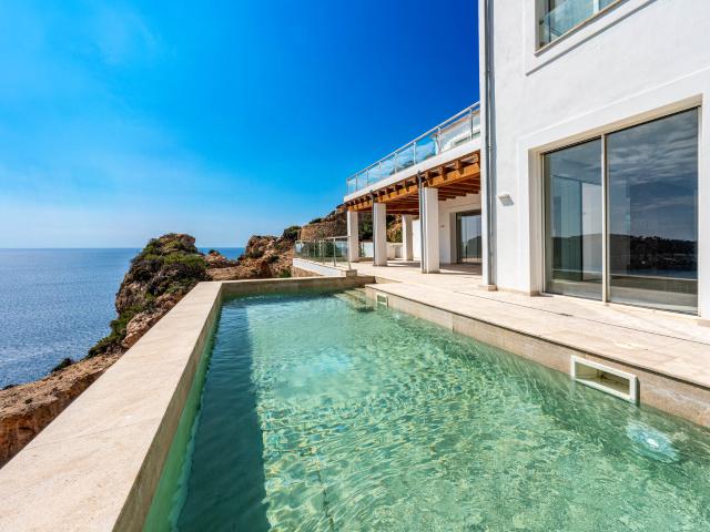 Villa mediterránea con vistas únicas al mar