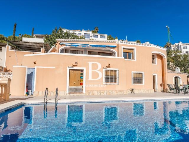 Villa mediterránea con vistas abiertas y apartamento indepen. 242m² Balcon de Javea