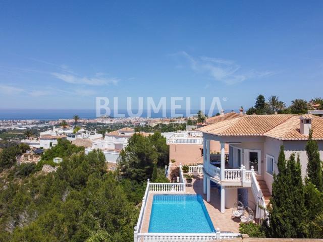 Villa mediterránea con vistas panorámicas al mar en venta en. 155m² Dénia