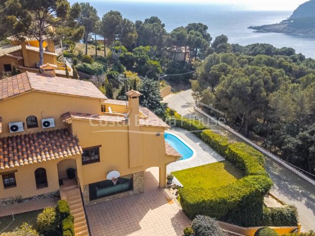 Villa mediterránea en venta con piscina y gran jardín en Aig. 539m² Tamariu
