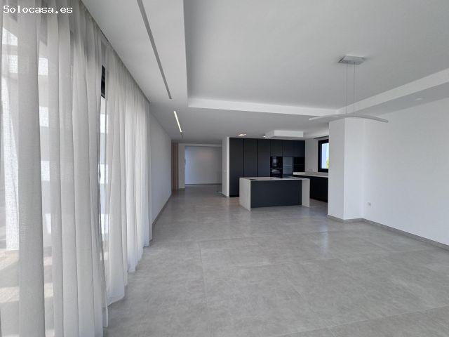 Villa mediterránea moderna en Teulada con gran terraza y vistas panorámicas