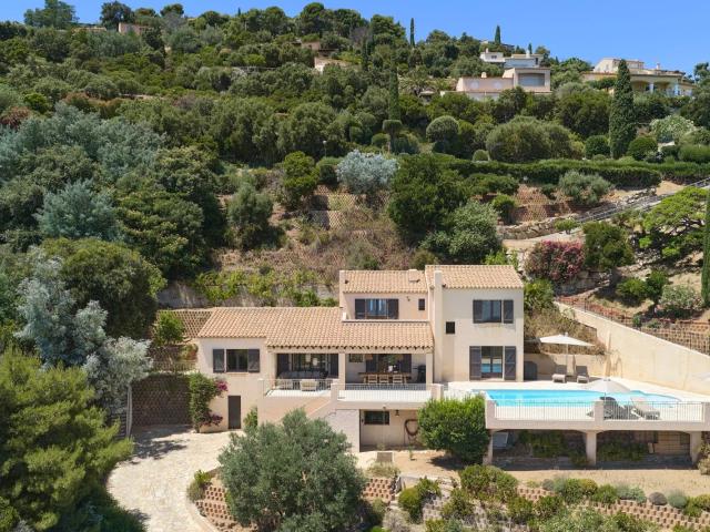 Villa méditerranéenne avec vue panoramique sur la mer m² Cavalaire sur Mer