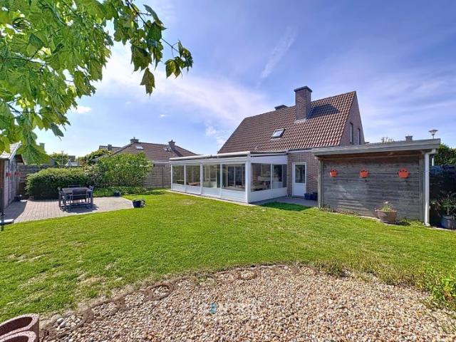 Villa met 5 slpks, veranda én carport te Roeselare!
