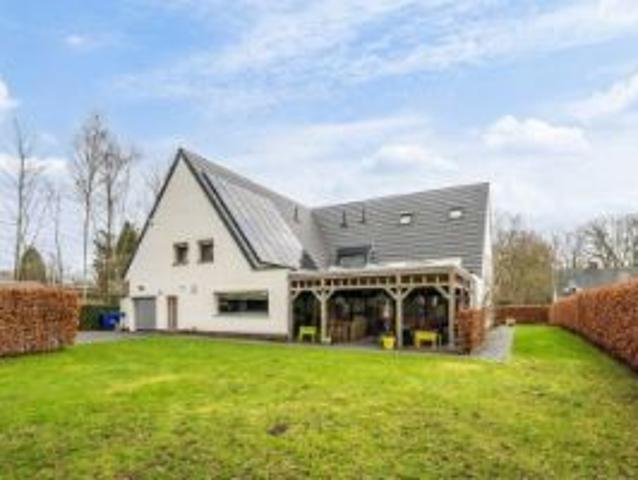 Villa met praktijk, op ca. 1.716 m², centrum Brasschaat