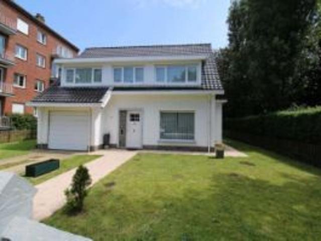 VILLA MET TUIN