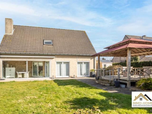 Villa met vier slaapkamers te Nevele