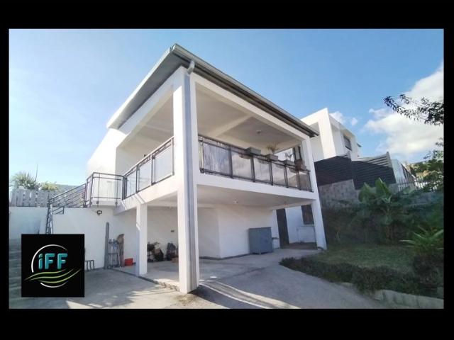 VILLA Meublée PITON ST LEU 94 m2