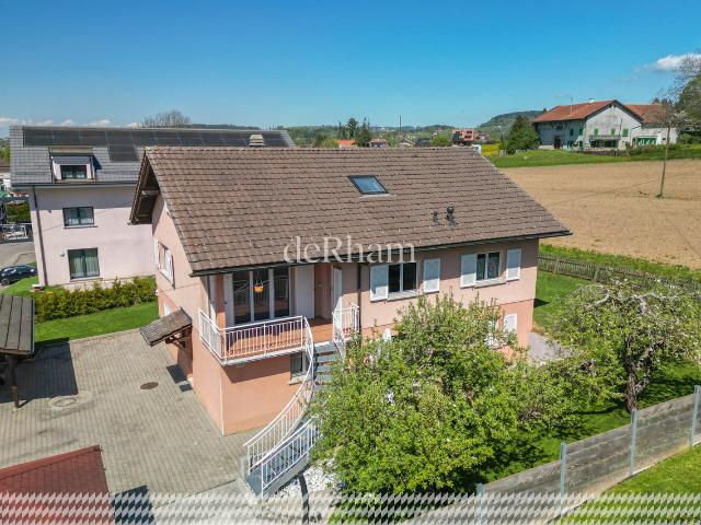 Villa mit 2 Wohnungen Mit großem Potenzial, wunderbarem Garten
