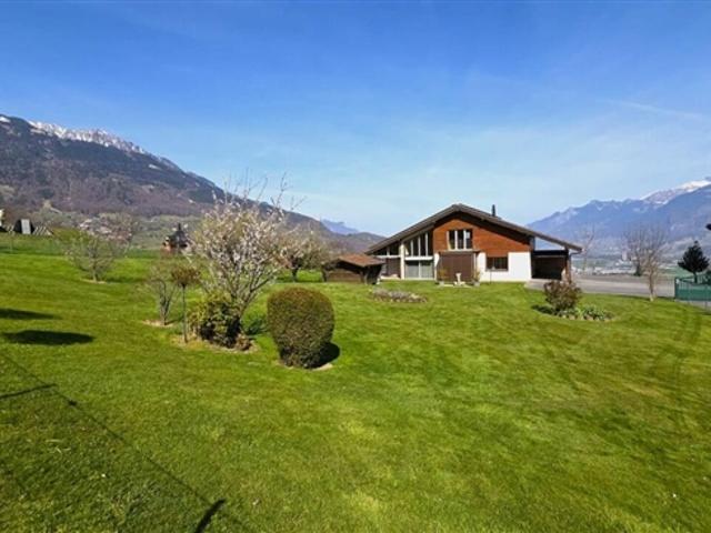 VILLA MIT BEBAUBAREM LAND