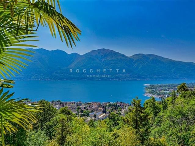 Villa mit großem Grundstück und Blick auf den Lago Maggiore