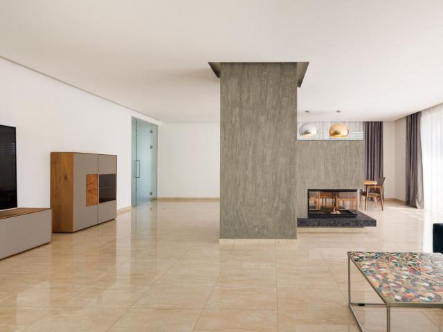 VILLA mit Innenpool und Weinkeller im Golfclub Fontana