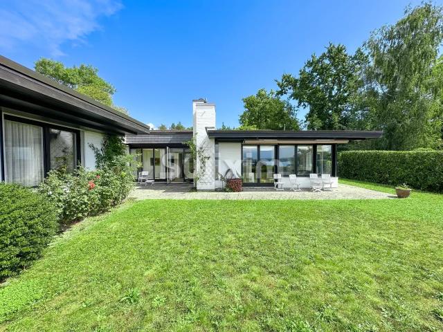 Villa mit Seeblick am Hang von Cologny