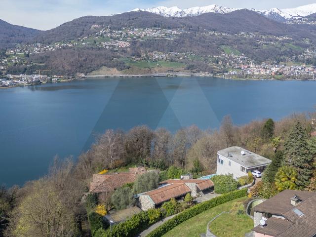 VILLA MIT SEEBLICK UND GROSSEM ENTWICKLUNGSPOTENZIAL