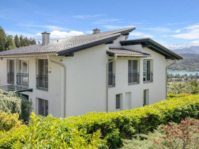 Villa mit spektakulärem Seeblick