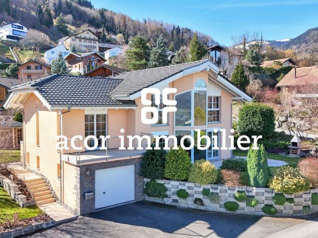 Villa mit spektakulären Volumen gegenüber den Alpen