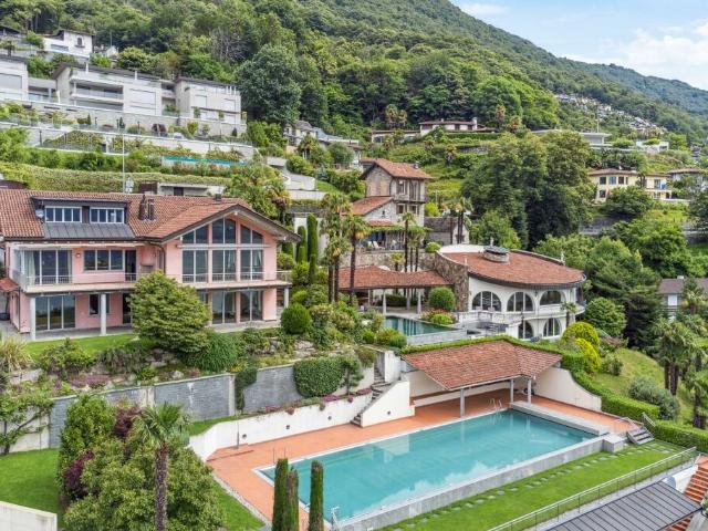 Villa mit traumhaftem Infinity Pool und unverbaubarer Seesicht