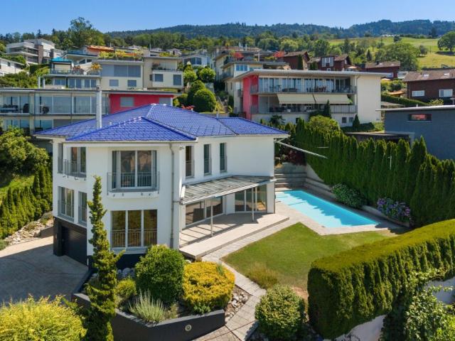 Villa mit traumhafter Seesicht und Aussenpool