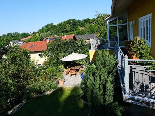 Villa mit unverbaubarer Traumaussicht und großer Panoramadachterrasse in absoluter Ruhelage provisionsfrei