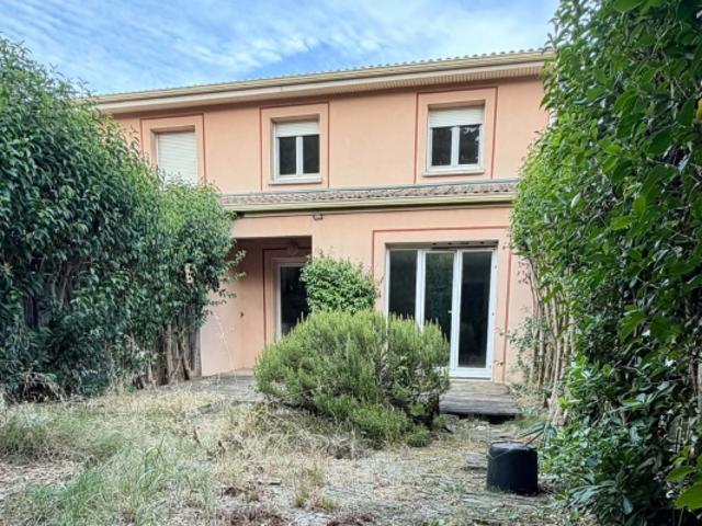 Villa mitoyenne avec garage à vendre