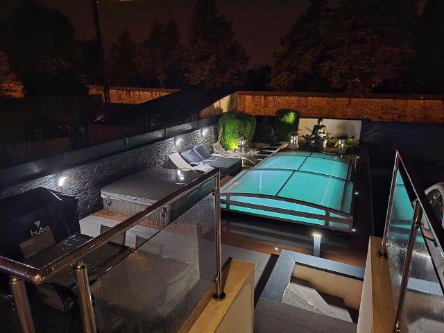Villa mitoyenne de luxe de 8 pièces en vente, Rennes, France