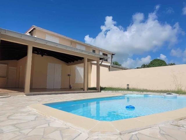 Villa mitoyenne en duplex piscine lotissement résidentiel