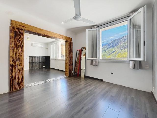 Villa Mitoyenne + Studio Indépendant et Terrain de 1200m2 à Bancairon