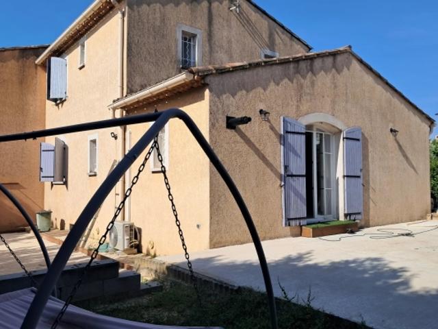 Villa mitoyenne, proche du CV