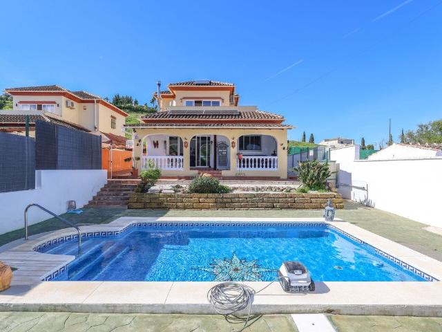 Villa Moderna Actualizada con Paneles Solares 145m² Coín