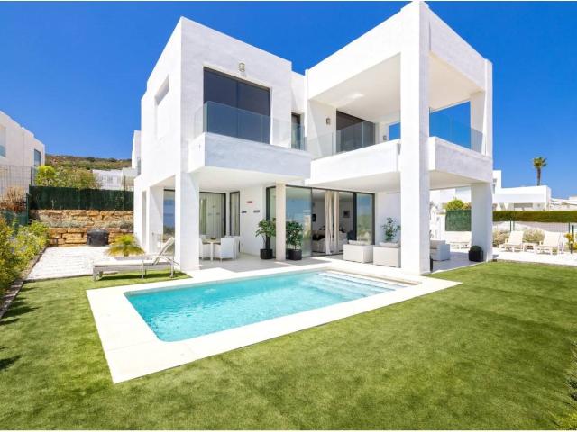 Villa Moderna con Vistas Panorámicas al Mar 149m² Sotogrande