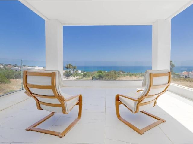 Villa Moderna con Vistas Panorámicas al Mar 262m² Sotogrande