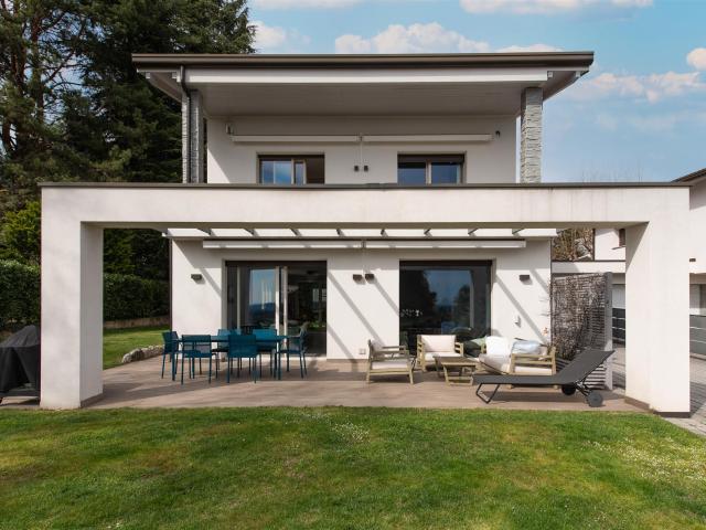 Villa moderna con giardino e vista panoramica a due passi da. 219m² Varese