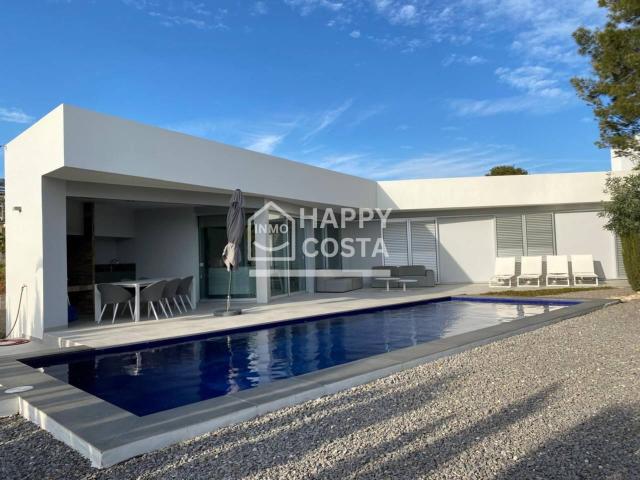 Villa moderna con mucha privacidad