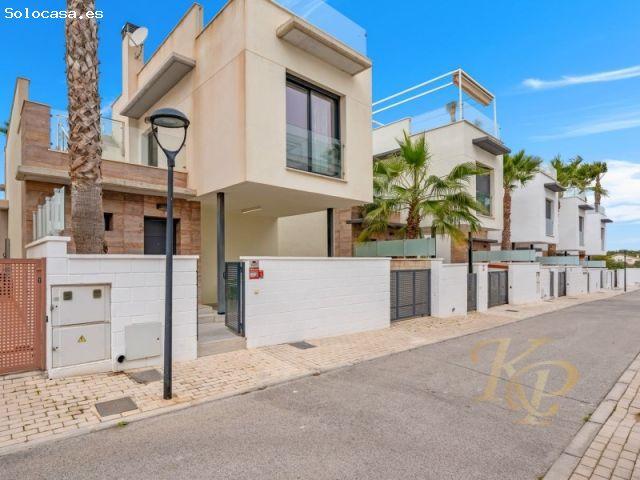VILLA MODERNA CON PISCINA PRIVADA Y SOLÁRIUM EN LOMAS DE CAMPOAMOR