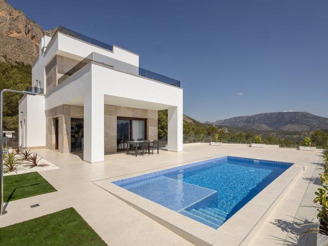 Villa moderna de nueva construcción con vistas al mar y pisc. 165m² Polop