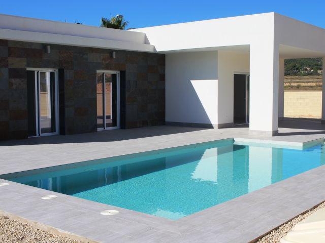 Villa Moderna De Nueva Construcción De 3 Dormitorios Y Pisci. 135m² La Romana