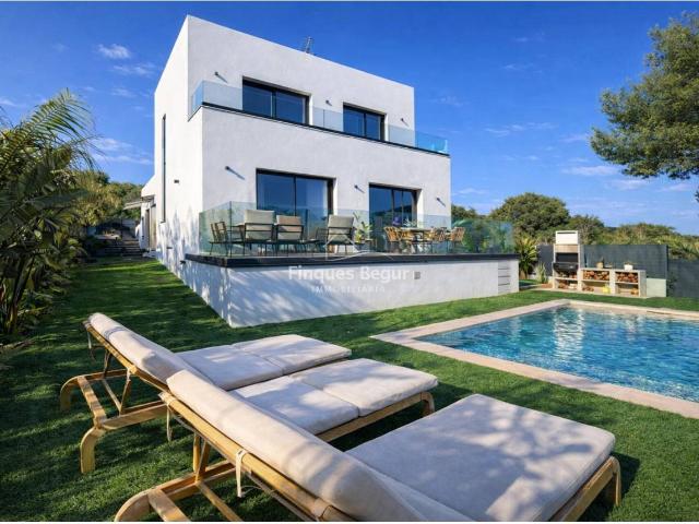 Villa moderna de obra nueva con piscina en Santa Cristina d’. 216m² Santa Cristina d'Aro
