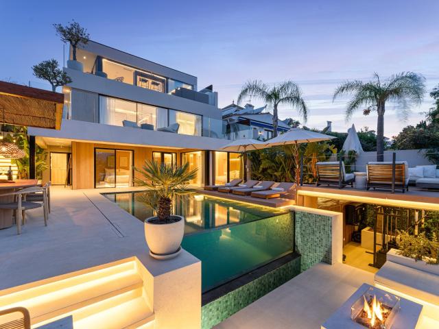 Villa Moderna de Arquitectura con Terrazas en la Azotea y Vi. 435m² Marbella