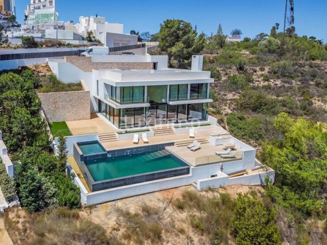 Villa moderna de lujo con impresionantes vistas en Can Furne. 598m² Santa