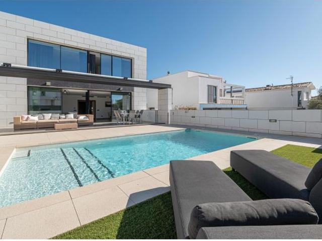 Villa moderna de lujo con piscina, garaje para 5 coches – Son Puig Palma