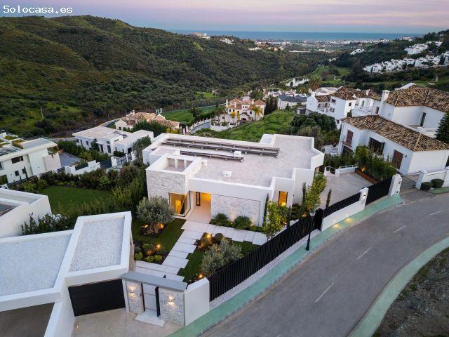 Villa Moderna de Lujo en Venta en Lomas de La Quinta