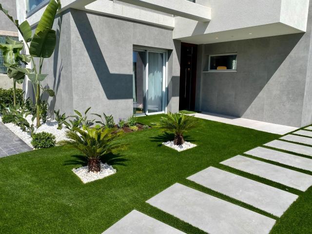 Villa moderna de 3 dormitorios con piscina privada en Finestrat