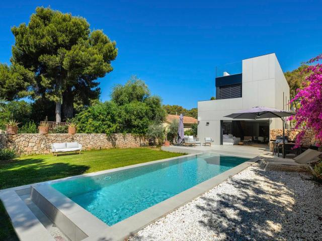 Villa moderna en exclusiva urbanización en Portals Nous