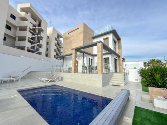 Villa moderna en esquina diseñada para disfrutar del confort. 148m² Orihuela Costa