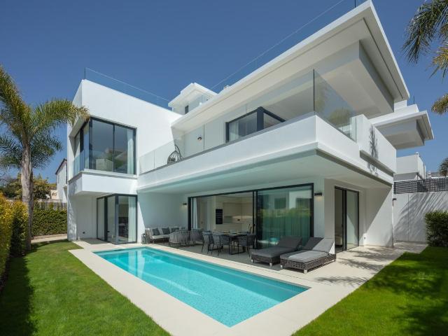 VILLA MODERNA EN LA MILLA DE ORO