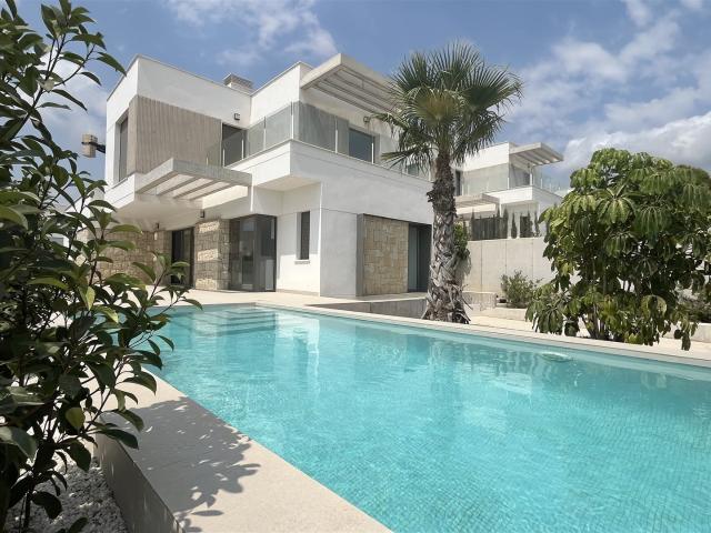 Villa moderna en Sierra Cortina – 3 dormitorios con piscina. 193m² Finestrat